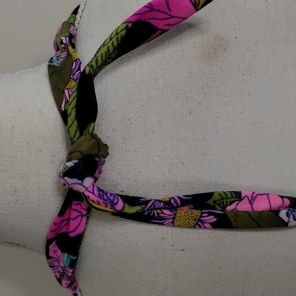 Victoria Secret 34DD floral bikini top fasten back and neck tie back - Picture 5 of 8